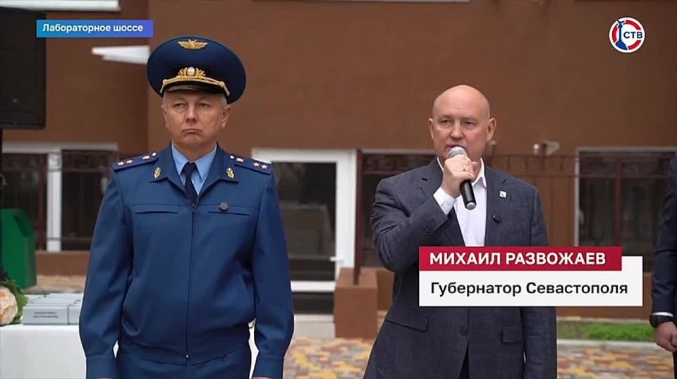 Ключи от 26 квартир Михаил Развожаев вручил детям-сиротам