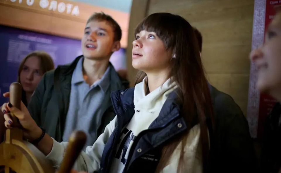 Минпросвещения России масштабирует программу посещения старшеклассниками и студентами из воссоединённых регионов «Нового Херсонеса» на все субъекты страны Минпросвещения России масштабирует программу посещения старшеклассниками и студентами из воссоединённых регионов «Нового Херсонеса» на все субъекты страны