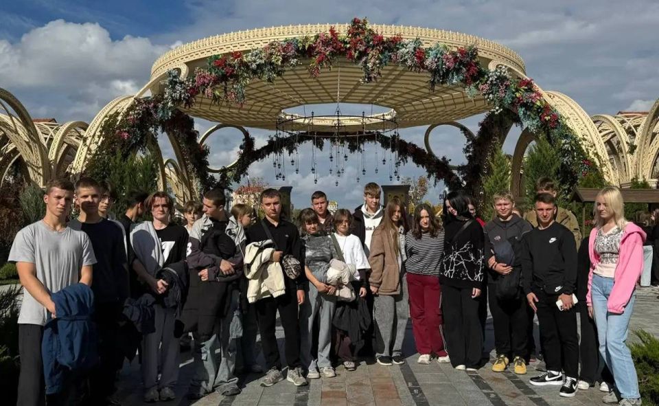 Минпросвещения России масштабирует программу посещения старшеклассниками и студентами из воссоединённых регионов «Нового Херсонеса» на все субъекты страны Минпросвещения России масштабирует программу посещения старшеклассниками и студентами из воссоединённых регионов «Нового Херсонеса» на все субъекты страны