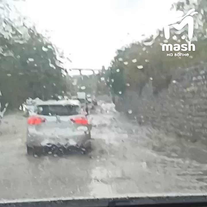 Эх, щас бы на лодке машине по Севастополю поплавать