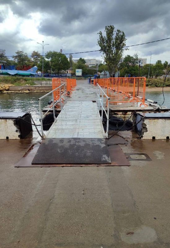 Проведены работы по восстановлению плавпричала на Михайловской батарее