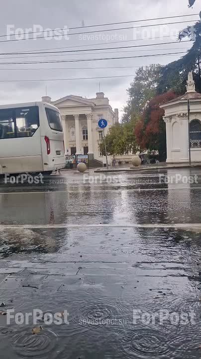 Первый октябрьский дождь в Севастополе