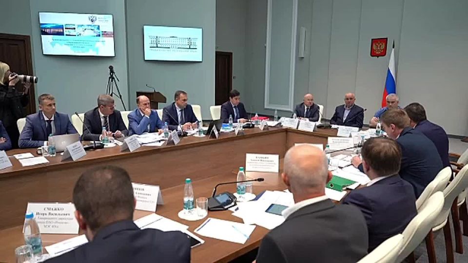 Губернатор Севастополя Михаил Развожаев с министром энергетики РФ Сергеем Цивилёвым и главой Республики Крым Сергеем Аксёновым обсудили вопросы развития топливно-энергетического комплекса на полуострове