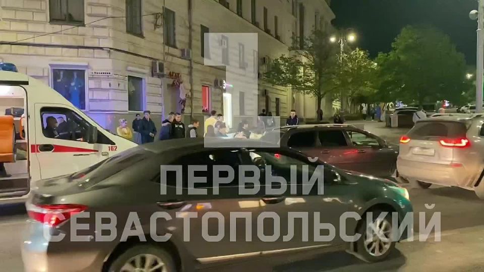 Сердце остановилось у водителя за рулем на площади Лазарева