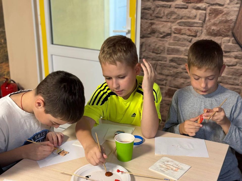 Татьяна Лобач: Вместе с директором Департамента труда и социальной защиты населения города Севастополя Еленой Сулягиной посетили «Социальный приют для детей и подростков» Татьяна Лобач: Вместе с директором Департамента труда и социальной защиты населения города Севастополя Еленой Сулягиной посетили «Социальный приют для детей и подростков»