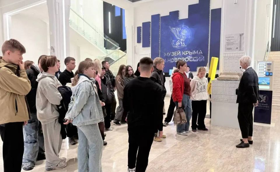 Минпросвещения России масштабирует программу посещения старшеклассниками и студентами из воссоединённых регионов «Нового Херсонеса» на все субъекты страны Минпросвещения России масштабирует программу посещения старшеклассниками и студентами из воссоединённых регионов «Нового Херсонеса» на все субъекты страны