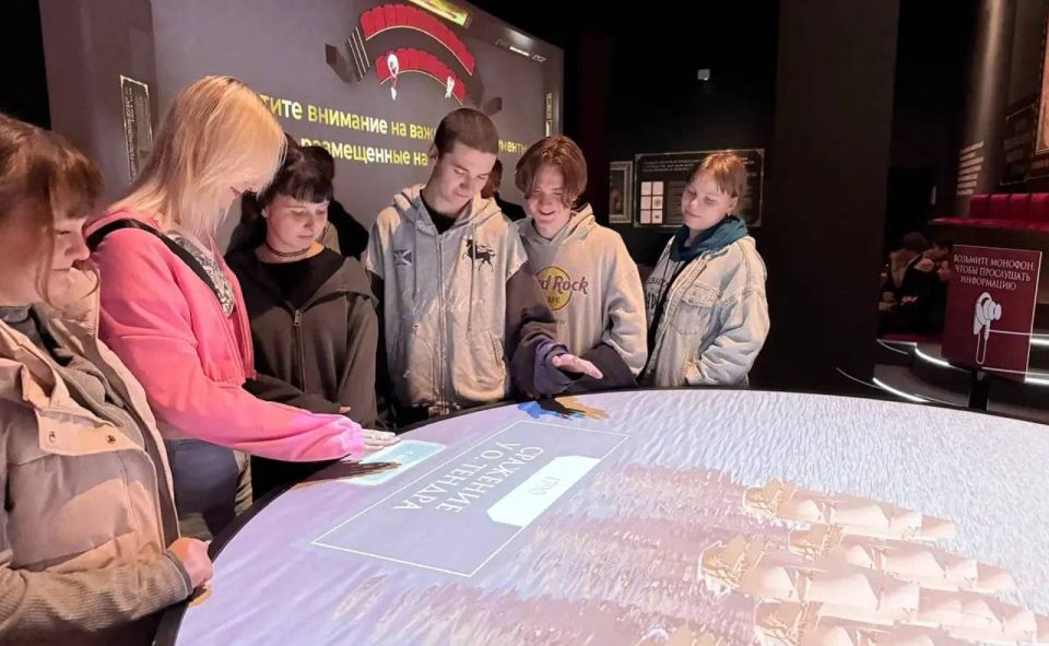 Минпросвещения России масштабирует программу посещения старшеклассниками и студентами из воссоединённых регионов «Нового Херсонеса» на все субъекты страны Минпросвещения России масштабирует программу посещения старшеклассниками и студентами из воссоединённых регионов «Нового Херсонеса» на все субъекты страны