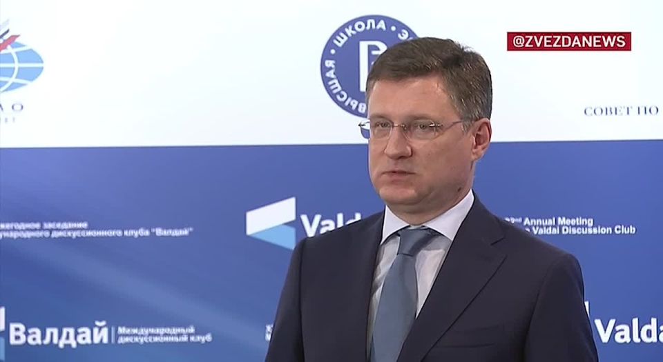 Ситуация с топливом в России абсолютно контролируемая – Новак