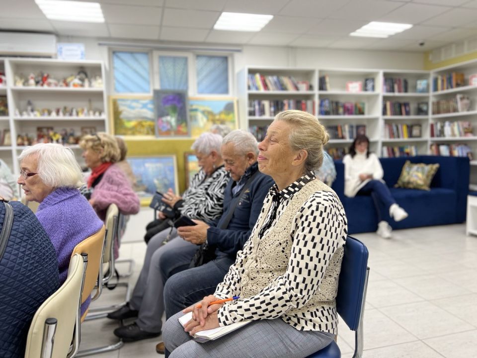 Молодежный совет Департамента культуры организовал праздник для пожилых людей Молодежный совет Департамента культуры организовал праздник для пожилых людей