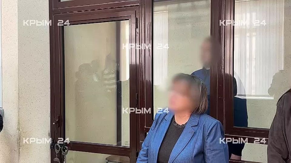 Кадры из зала суда, где вынесли приговор бывшему помощнику министра ЧС Крыма за мошенничество