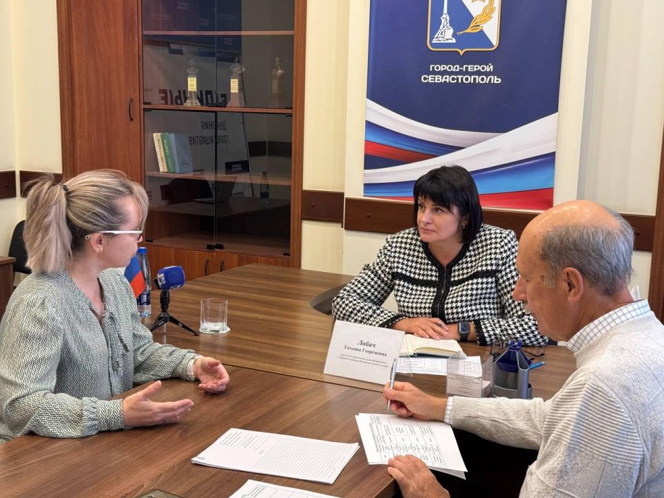 Татьяна Лобач: На площадке Региональной общественной приёмной Председателя партии «Единая Россия» Д.А. Медведева провела плановый приём граждан по социальным вопросам. Татьяна Лобач: На площадке Региональной общественной приёмной Председателя партии «Единая Россия» Д.А. Медведева провела плановый приём граждан по социальным вопросам.