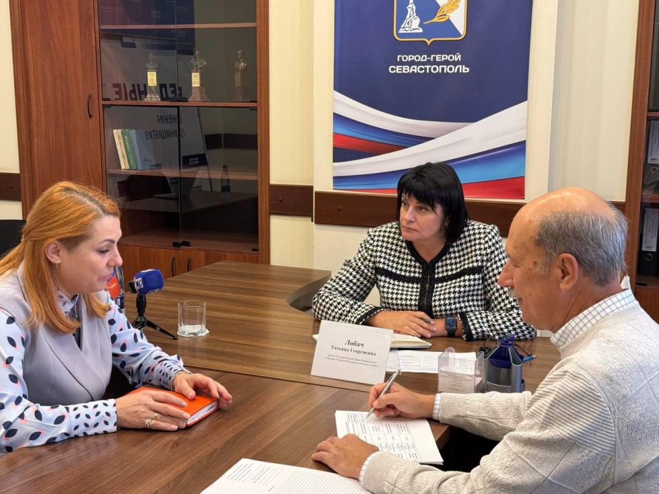 Татьяна Лобач: На площадке Региональной общественной приёмной Председателя партии «Единая Россия» Д.А. Медведева провела плановый приём граждан по социальным вопросам. Татьяна Лобач: На площадке Региональной общественной приёмной Председателя партии «Единая Россия» Д.А. Медведева провела плановый приём граждан по социальным вопросам.