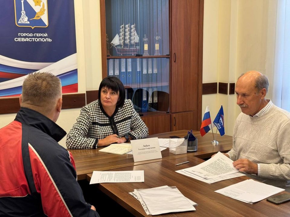 Татьяна Лобач: На площадке Региональной общественной приёмной Председателя партии «Единая Россия» Д.А. Медведева провела плановый приём граждан по социальным вопросам. Татьяна Лобач: На площадке Региональной общественной приёмной Председателя партии «Единая Россия» Д.А. Медведева провела плановый приём граждан по социальным вопросам.