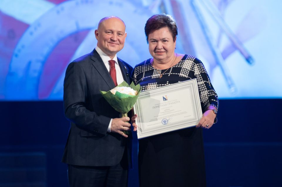 Михаил Развожаев: Сегодня в театре имени А. В. Луначарского в торжественной обстановке поздравил севастопольских учителей с предстоящим профессиональным праздником и вручил им награды Михаил Развожаев: Сегодня в театре имени А. В. Луначарского в торжественной обстановке поздравил севастопольских учителей с предстоящим профессиональным праздником и вручил им награды