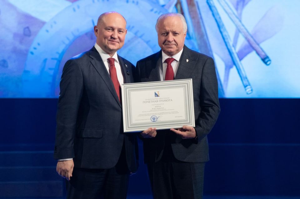 Михаил Развожаев: Сегодня в театре имени А. В. Луначарского в торжественной обстановке поздравил севастопольских учителей с предстоящим профессиональным праздником и вручил им награды Михаил Развожаев: Сегодня в театре имени А. В. Луначарского в торжественной обстановке поздравил севастопольских учителей с предстоящим профессиональным праздником и вручил им награды