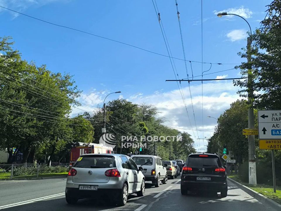 ДТП в Симферополе частично перекрыло движение по улице Севастопольской