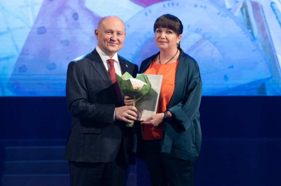 Михаил Развожаев: Сегодня в театре имени А. В. Луначарского в торжественной обстановке поздравил севастопольских учителей с предстоящим профессиональным праздником и вручил им награды Михаил Развожаев: Сегодня в театре имени А. В. Луначарского в торжественной обстановке поздравил севастопольских учителей с предстоящим профессиональным праздником и вручил им награды