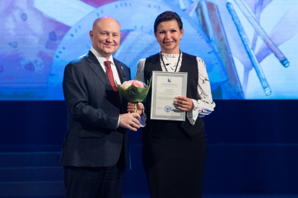 Михаил Развожаев: Сегодня в театре имени А. В. Луначарского в торжественной обстановке поздравил севастопольских учителей с предстоящим профессиональным праздником и вручил им награды Михаил Развожаев: Сегодня в театре имени А. В. Луначарского в торжественной обстановке поздравил севастопольских учителей с предстоящим профессиональным праздником и вручил им награды