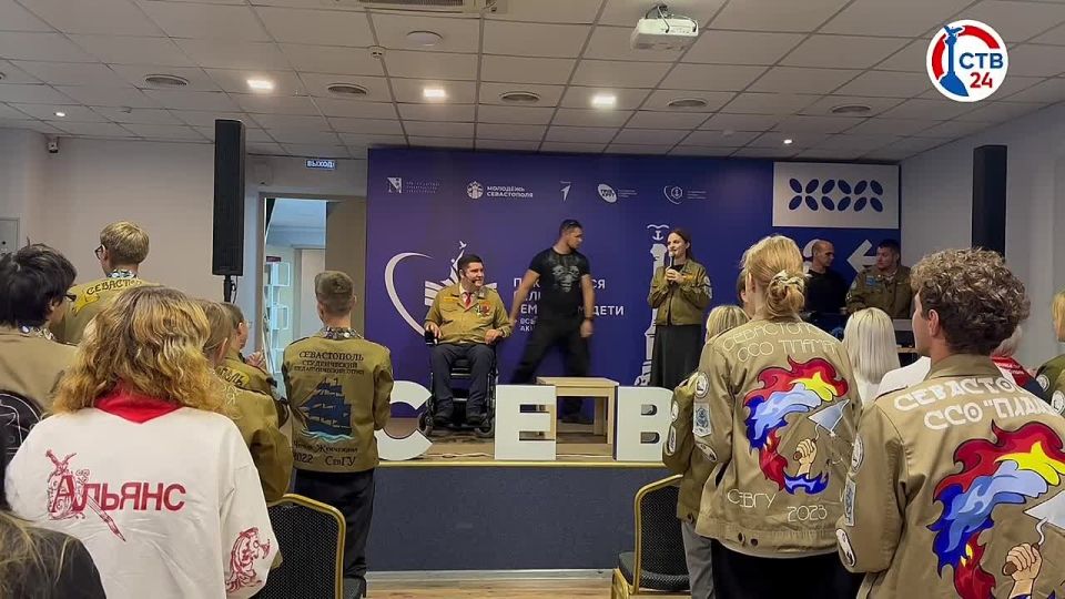 Севастопольская молодежь встретилась с депутатом Госдумы Михаилом Киселевым