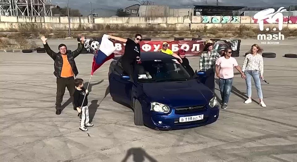 Суровые севастопольские уикенды: местные ребята каждую неделю устраивают автофутбол на "матизах"
