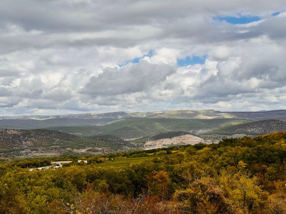 Илья Пестерников: В Севастополе стоит прекрасная осенняя погода, которая радует яркими красками и свежестью воздуха Илья Пестерников: В Севастополе стоит прекрасная осенняя погода, которая радует яркими красками и свежестью воздуха
