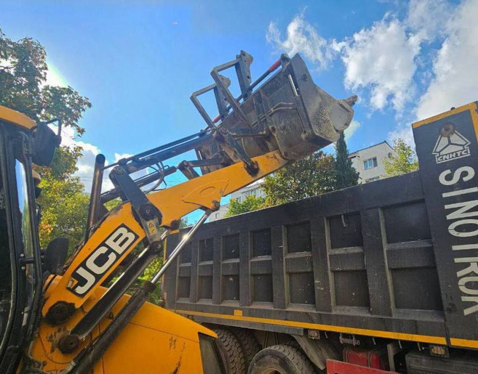 На улице Адмирала Фадеева начался ремонт внутриквартальной дороги На улице Адмирала Фадеева начался ремонт внутриквартальной дороги