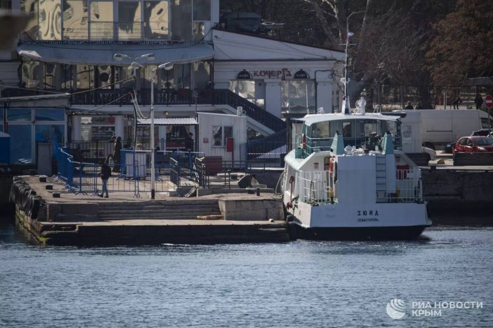 Морской пассажирский транспорт приостановил движение в Севастополе