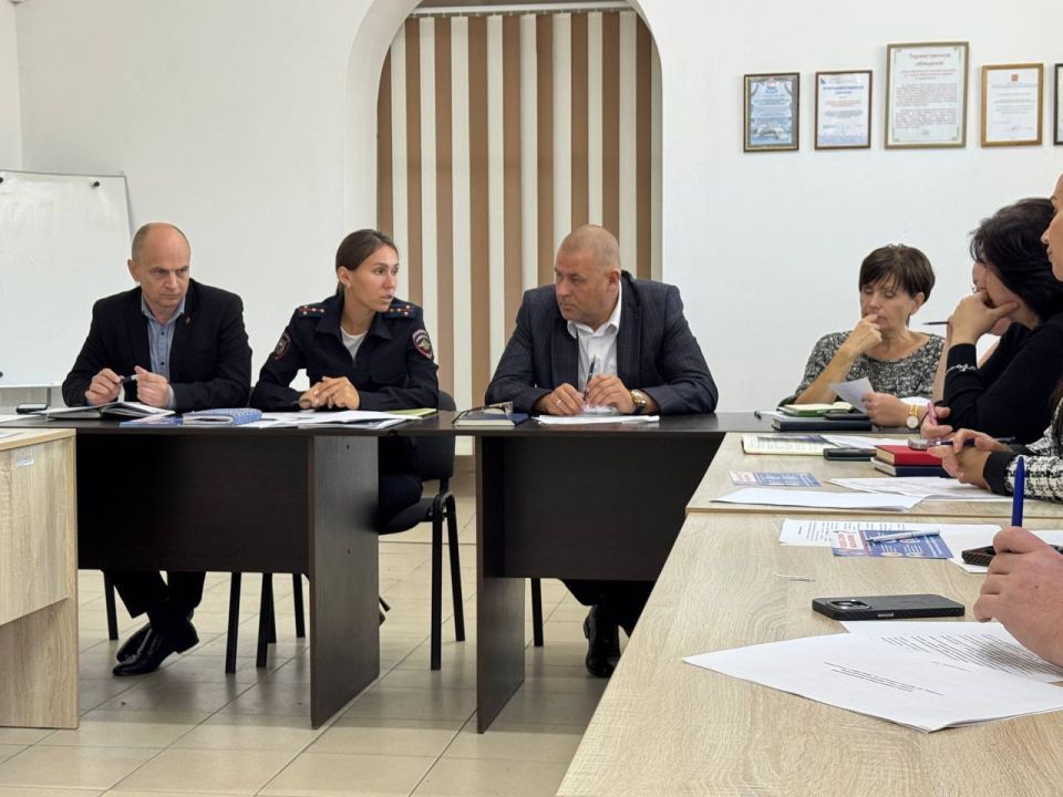 В Севастополе сотрудник полицейского наркоконтроля приняла участие в круглом столе на тему противодействия распространения запрещенных веществ В Севастополе сотрудник полицейского наркоконтроля приняла участие в круглом столе на тему противодействия распространения запрещенных веществ