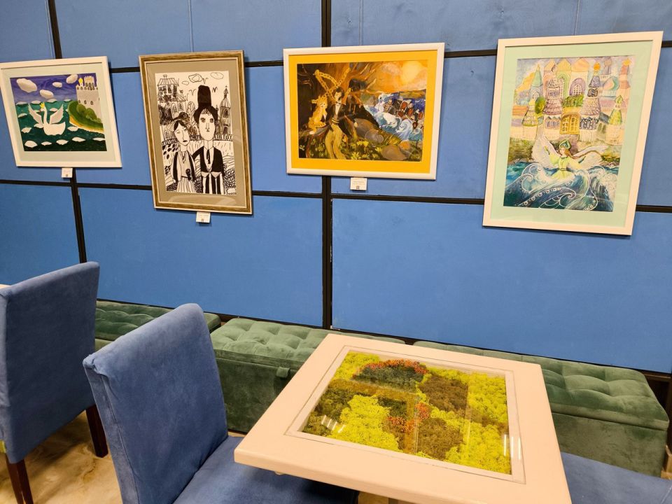 В Севастопольском ТЮЗе открылась выставка по мотивам сказок Пушкина В Севастопольском ТЮЗе открылась выставка по мотивам сказок Пушкина