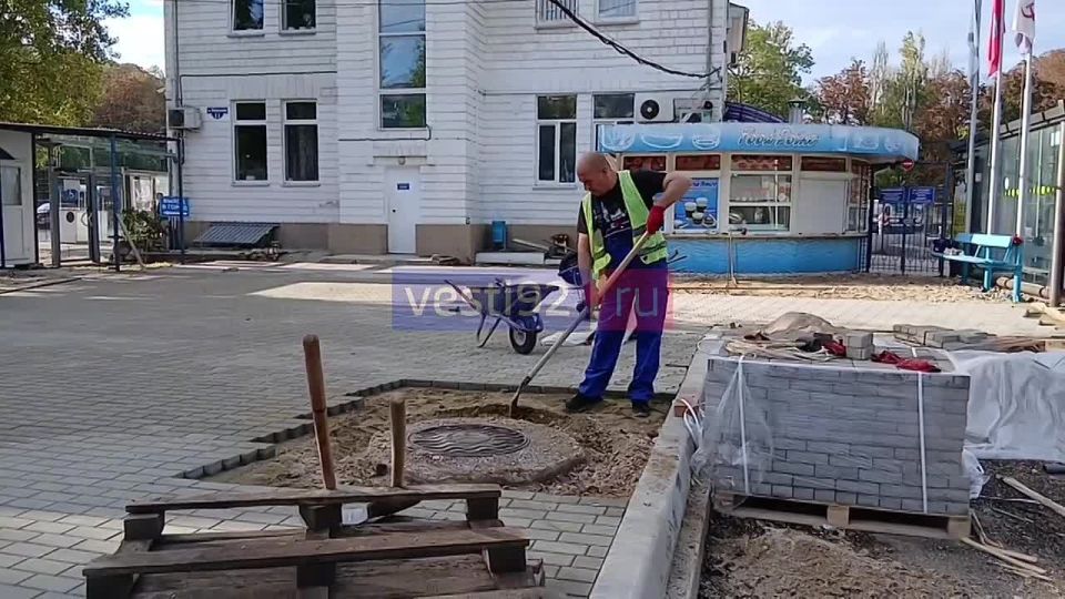 На автовокзале Севастополя меняют асфальт