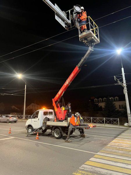 На транспортной развязке улицы Вакуленчука — проспекта Октябрьской Революции — Фиолентовского шоссе заменили светофоры На транспортной развязке улицы Вакуленчука — проспекта Октябрьской Революции — Фиолентовского шоссе заменили светофоры