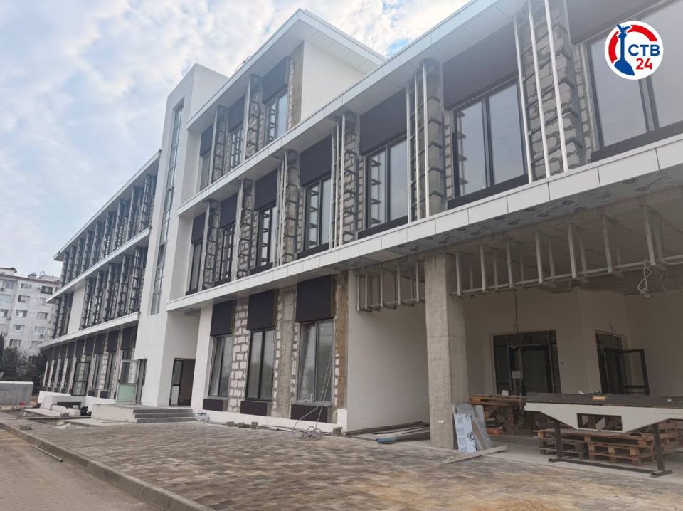 Новая поликлиника на улице Молодых Строителей готова на 86%