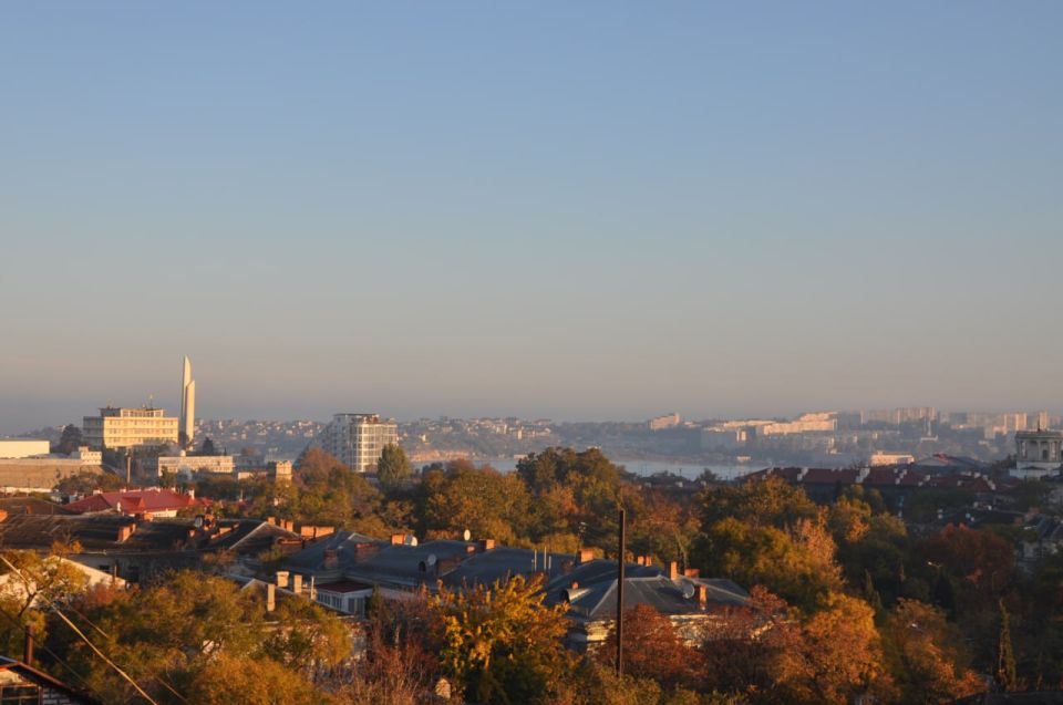 Всем доброго утра!. В Севастополе ночью без осадков, утром, днем дождь Ветер южный 5-10м/с