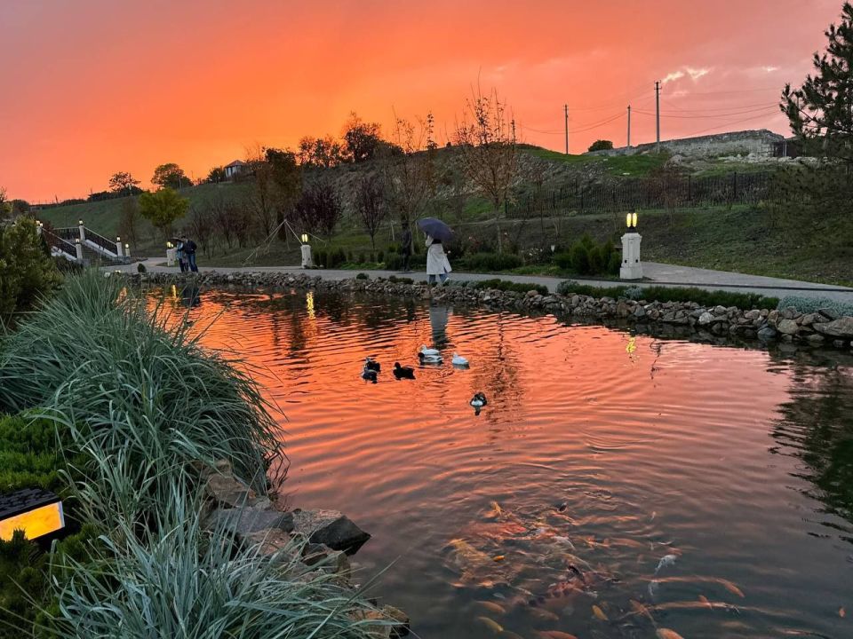 Невероятной красоты закат запечатлела наш корреспондент Юлия Блоцкая