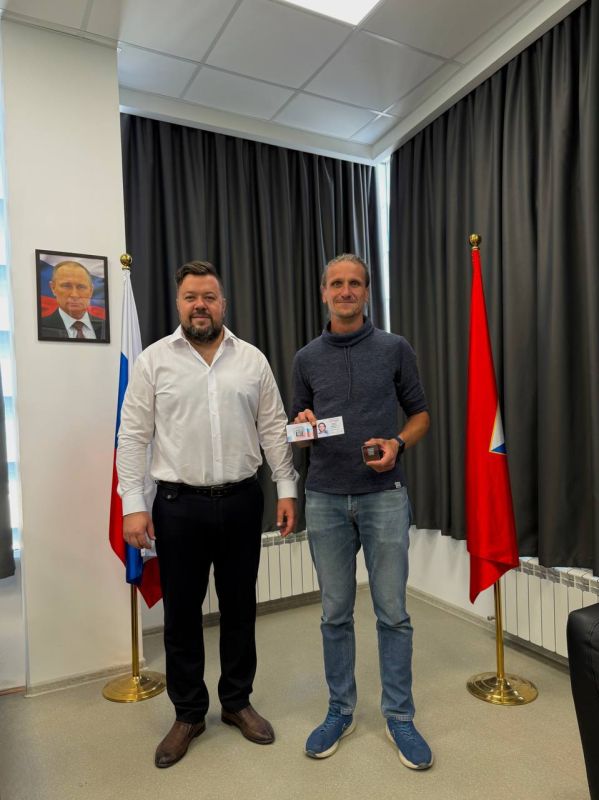 Удостоверения и знаки мастера спорта России вручили трем севастопольским спортсменам