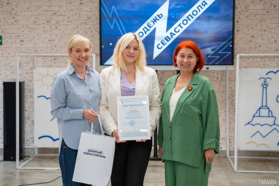 Вместе с начальником Управления по делам молодежи Мариной Юрьевной Слонченко встретились с волонтерами Вместе с начальником Управления по делам молодежи Мариной Юрьевной Слонченко встретились с волонтерами