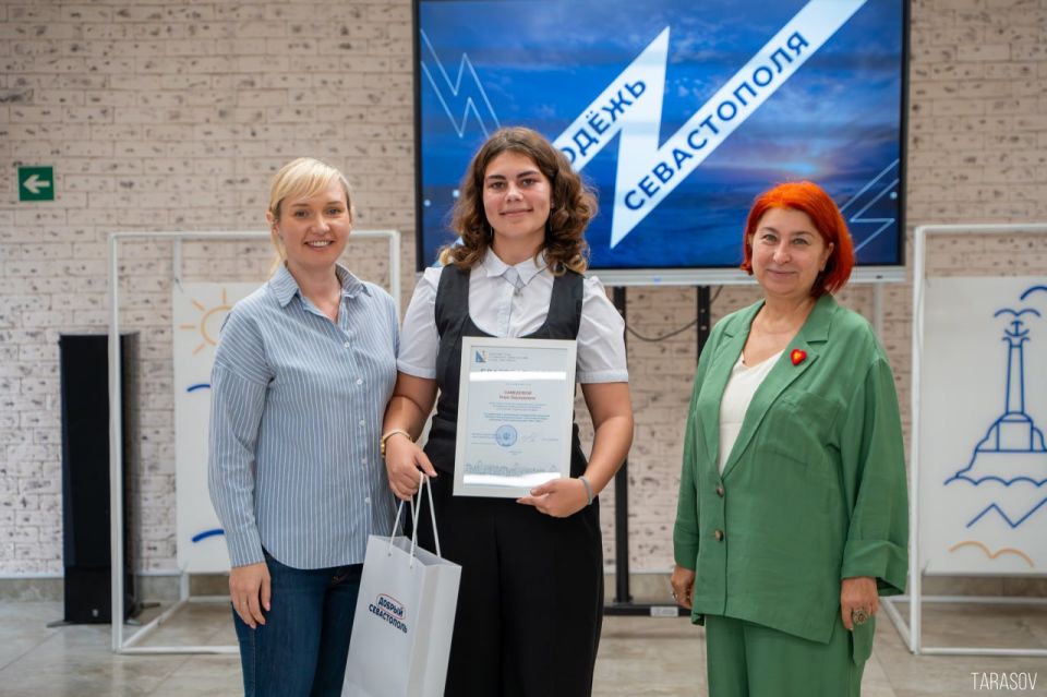 Вместе с начальником Управления по делам молодежи Мариной Юрьевной Слонченко встретились с волонтерами Вместе с начальником Управления по делам молодежи Мариной Юрьевной Слонченко встретились с волонтерами