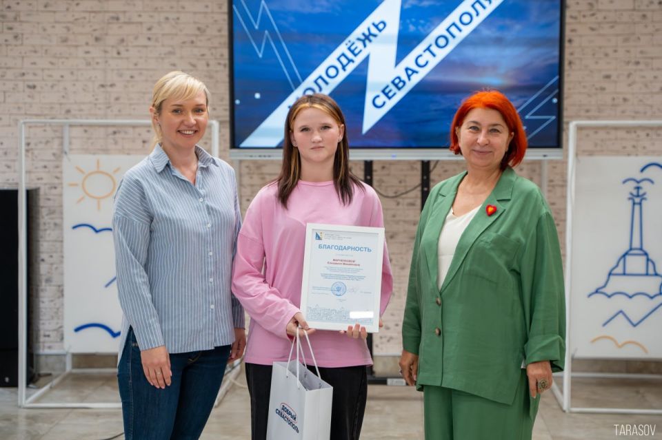 Вместе с начальником Управления по делам молодежи Мариной Юрьевной Слонченко встретились с волонтерами Вместе с начальником Управления по делам молодежи Мариной Юрьевной Слонченко встретились с волонтерами