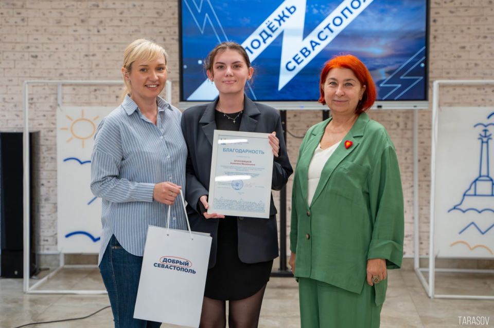 Вместе с начальником Управления по делам молодежи Мариной Юрьевной Слонченко встретились с волонтерами Вместе с начальником Управления по делам молодежи Мариной Юрьевной Слонченко встретились с волонтерами