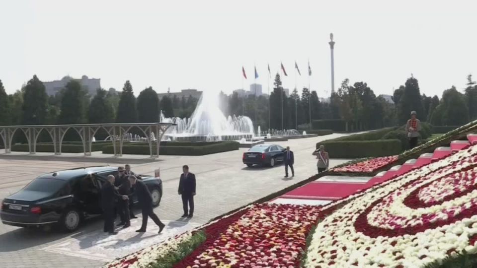 Путин прибыл во Дворец нации в Душанбе для участия в заседании Совета глав государств – участников СНГ — Кремль
