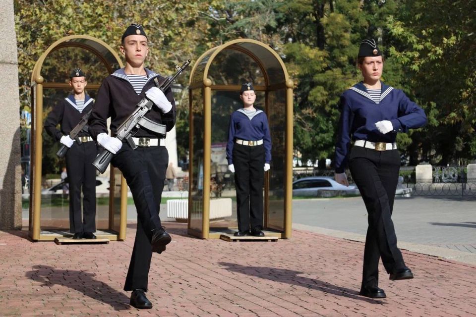 Начальник Главного штаба Всероссийского детско-юношеского военно-патриотического общественного движения «Юнармия», заместитель Председателя РДДМ «Движение Первых», Герой РФ, легендарный участник СВО с позывным «Струна»... Начальник Главного штаба Всероссийского детско-юношеского военно-патриотического общественного движения «Юнармия», заместитель Председателя РДДМ «Движение Первых», Герой РФ, легендарный участник СВО с позывным «Струна»...