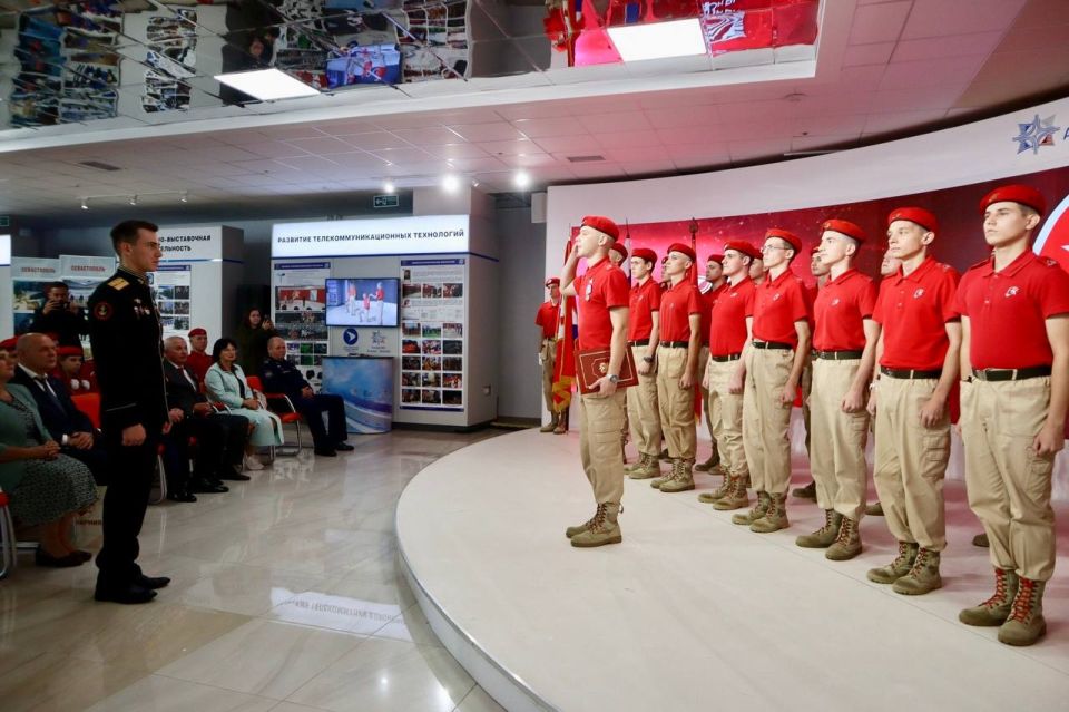 Начальник Главного штаба Всероссийского детско-юношеского военно-патриотического общественного движения «Юнармия», заместитель Председателя РДДМ «Движение Первых», Герой РФ, легендарный участник СВО с позывным «Струна»... Начальник Главного штаба Всероссийского детско-юношеского военно-патриотического общественного движения «Юнармия», заместитель Председателя РДДМ «Движение Первых», Герой РФ, легендарный участник СВО с позывным «Струна»...