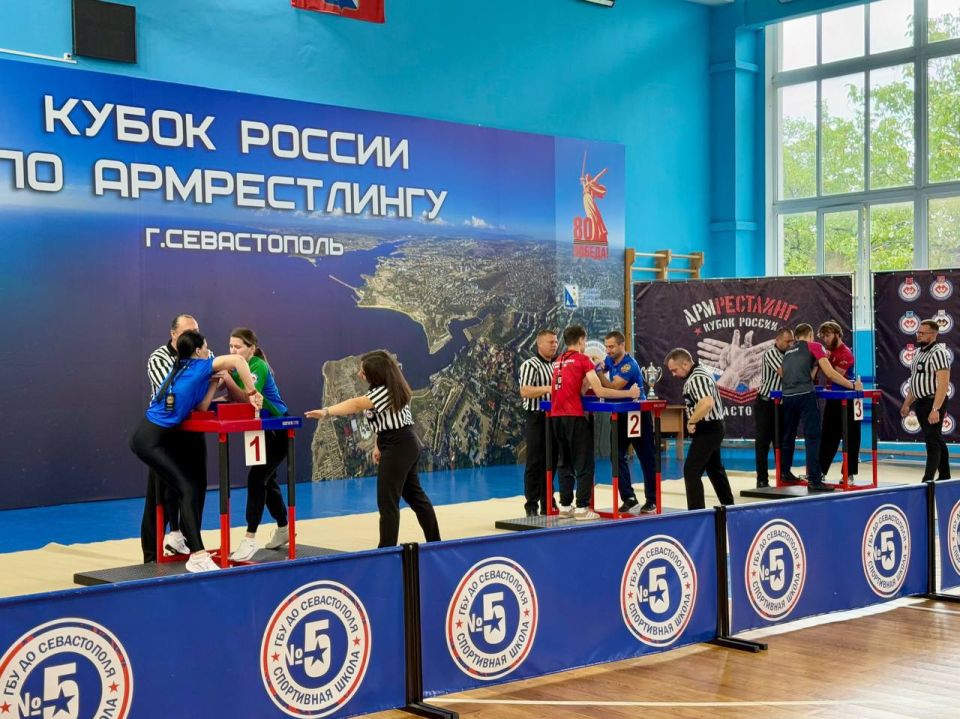 В Севастополе в девятый раз проходит Кубок России по армрестлингу