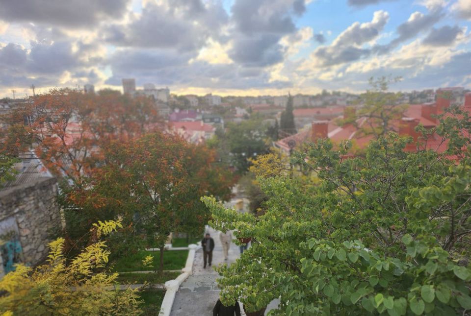 Доброе утро, Севастополь!. 12 октября в Севастополе облачно, небольшой дождь, ветер до 12 метров в секунду