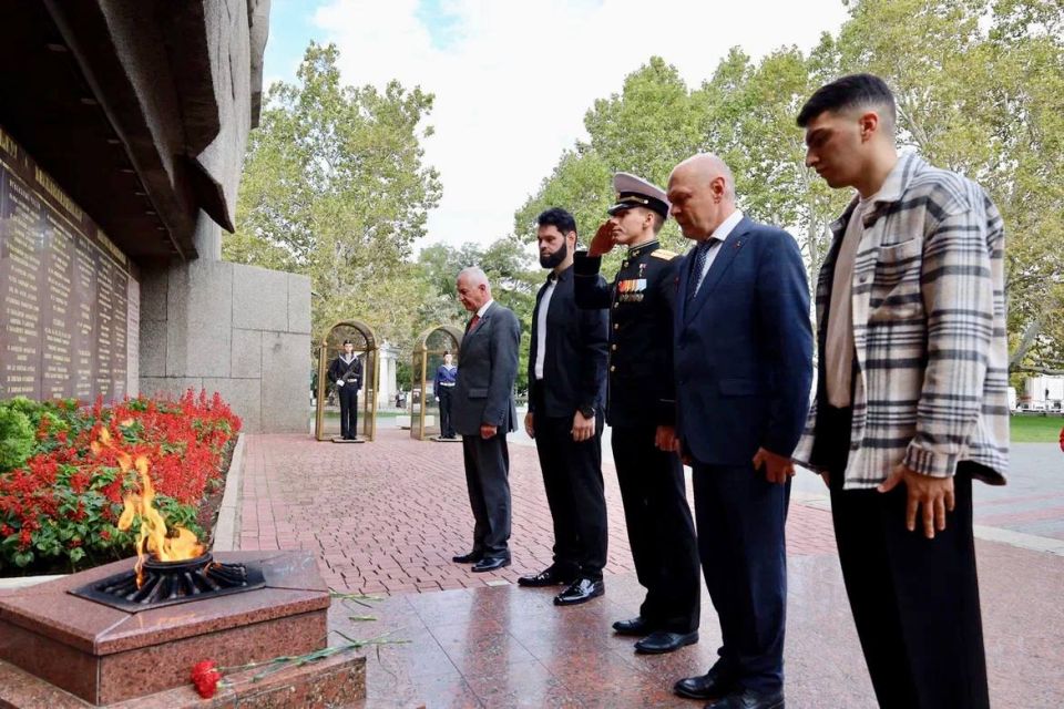 Начальник Главного штаба Всероссийского детско-юношеского военно-патриотического общественного движения «Юнармия», заместитель Председателя РДДМ «Движение Первых», Герой РФ, легендарный участник СВО с позывным «Струна»... Начальник Главного штаба Всероссийского детско-юношеского военно-патриотического общественного движения «Юнармия», заместитель Председателя РДДМ «Движение Первых», Герой РФ, легендарный участник СВО с позывным «Струна»...