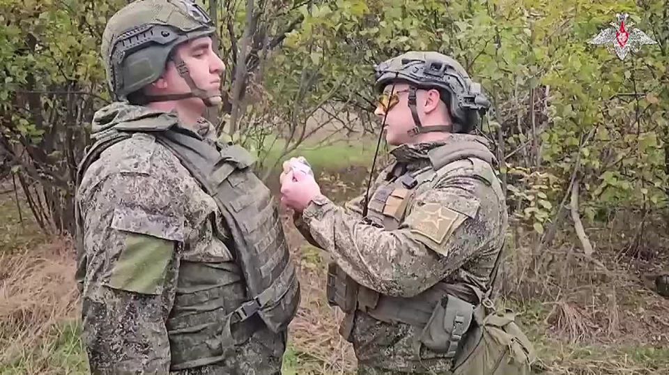 За мужество и отвагу, проявленные в боях на Запорожском направлении, штурмовикам группировки войск «Днепр» вручили госнаграды