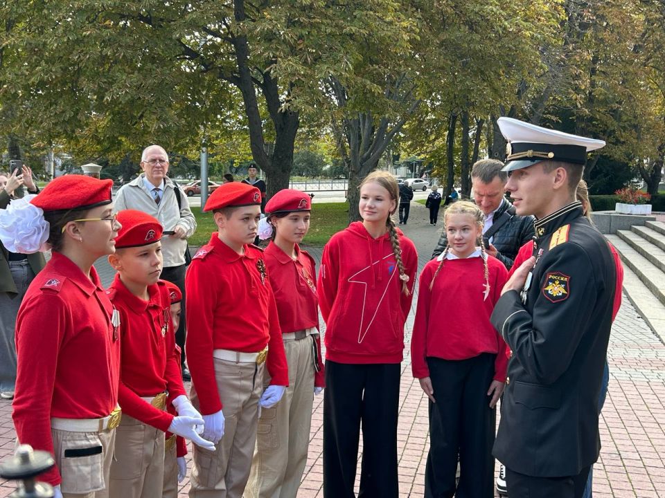 Начальник Главного штаба Всероссийского детско-юношеского военно-патриотического общественного движения «Юнармия», заместитель Председателя РДДМ «Движение Первых», Герой РФ, легендарный участник СВО с позывным «Струна»... Начальник Главного штаба Всероссийского детско-юношеского военно-патриотического общественного движения «Юнармия», заместитель Председателя РДДМ «Движение Первых», Герой РФ, легендарный участник СВО с позывным «Струна»...