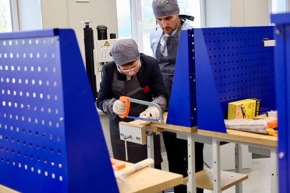 Школа № 13 имени трижды Героя Советского Союза Александра Ивановича Покрышкина — одна из старейших в Севастополе Школа № 13 имени трижды Героя Советского Союза Александра Ивановича Покрышкина — одна из старейших в Севастополе