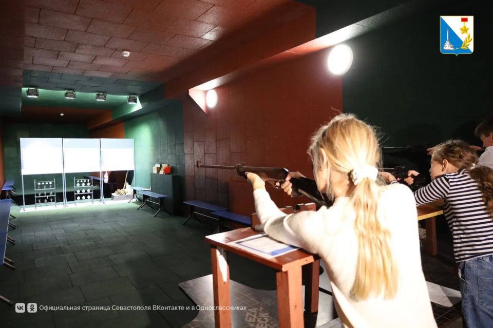 Ремонтируем школы. После капремонта в качинской школе № 13 им.А.И. Покрышкина, одной из старейших в Севастополе, учатся 530 ребят Ремонтируем школы. После капремонта в качинской школе № 13 им.А.И. Покрышкина, одной из старейших в Севастополе, учатся 530 ребят