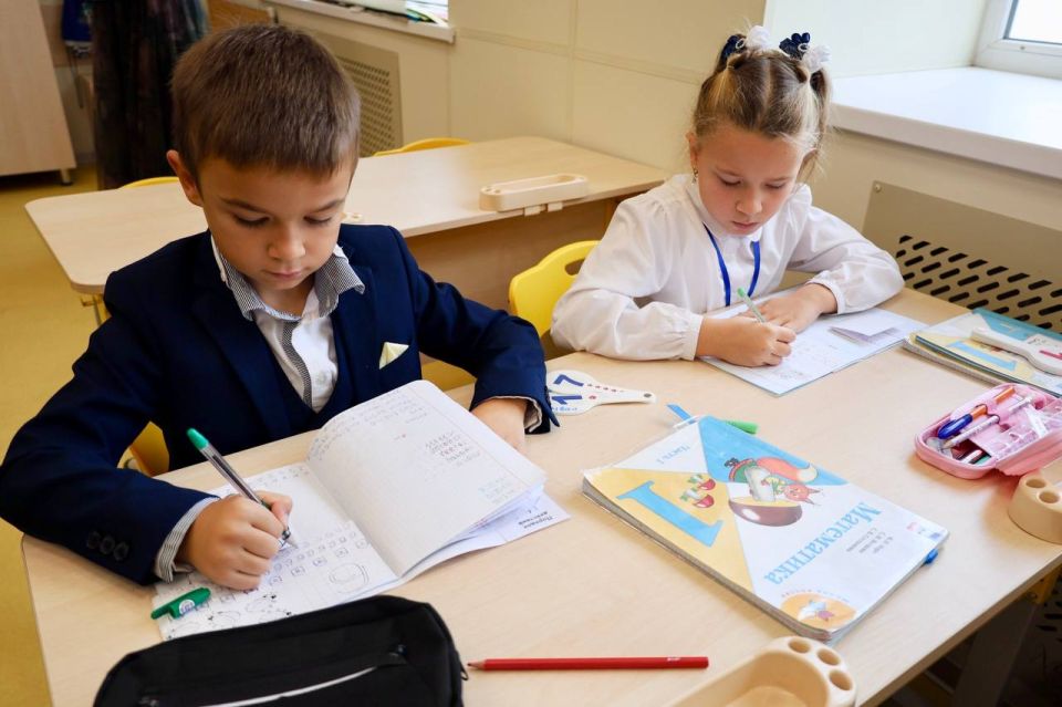 Школа № 13 имени трижды Героя Советского Союза Александра Ивановича Покрышкина — одна из старейших в Севастополе Школа № 13 имени трижды Героя Советского Союза Александра Ивановича Покрышкина — одна из старейших в Севастополе